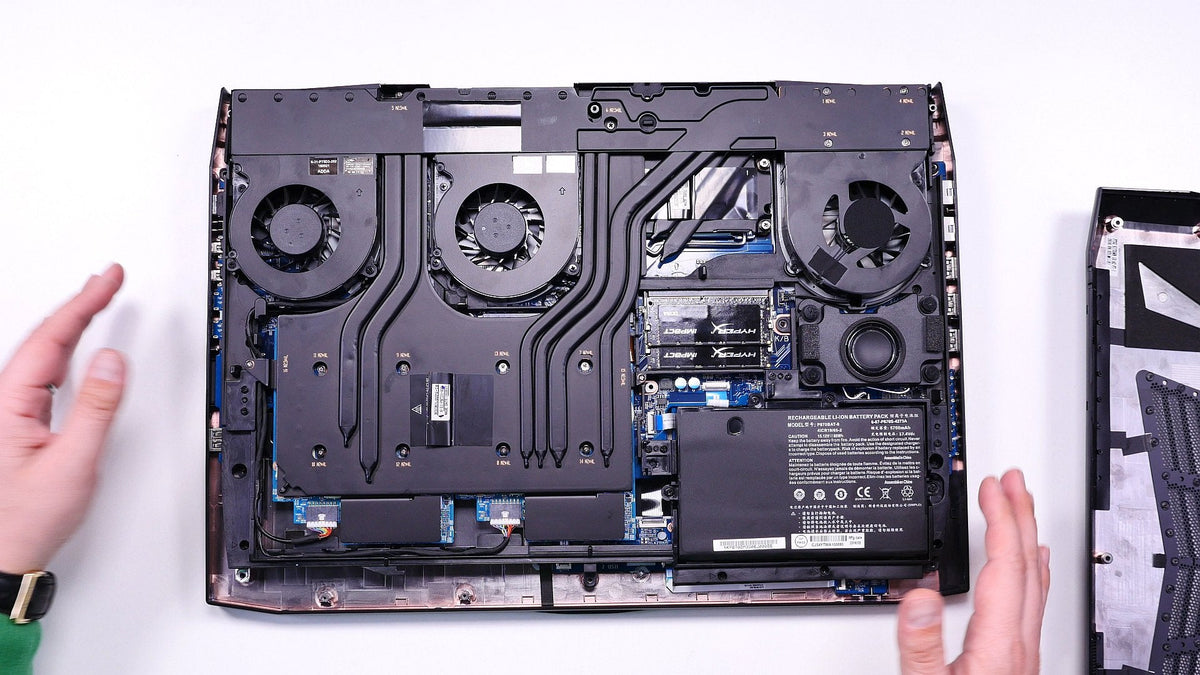 UNBOXING & REVIEW - CLEVO P870 - Un alt monstru de gaming, ceva mai accesibil