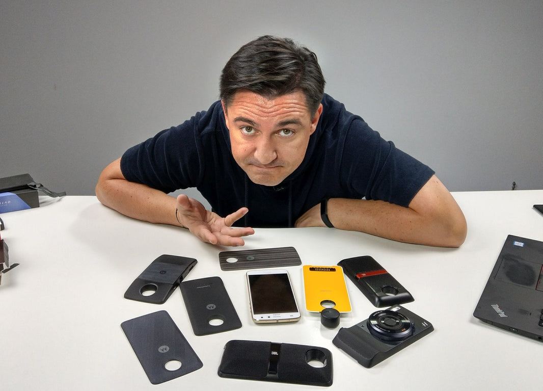 Moto Z2 Play - Singurul telefon cu adevărat modular