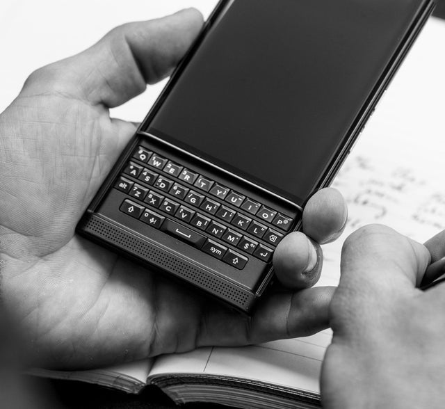 VIDEO - BlackBerry Priv - Primul cu Android!