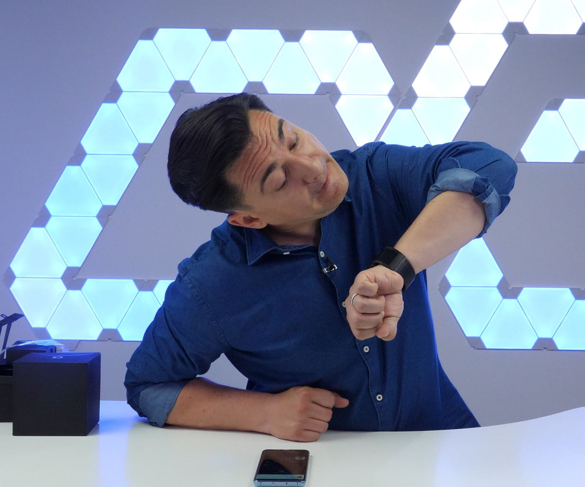 TELEFONUL CU ECRAN FLEXIBIL - MERITĂ SAU NU BANII TĂI?