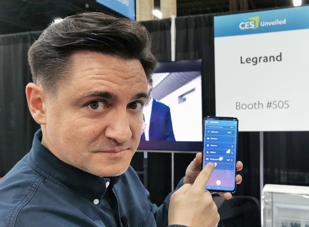 Cum controlezi casa inteligentă de pe telefon - Legrand - CES2020