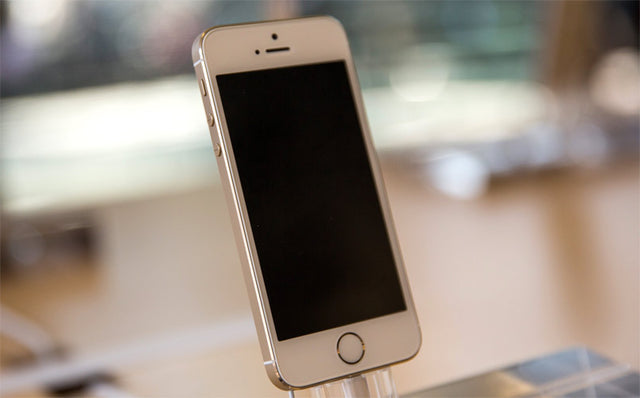 VIDEO - iPhone SE - Cât de mic trebuie să fie un telefon?