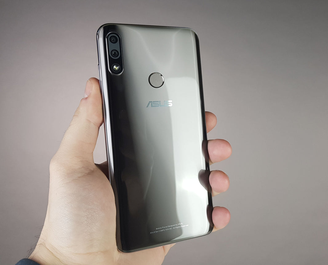 Telefon de buget cu surprize - ASUS Zenfone Max Pro M2
