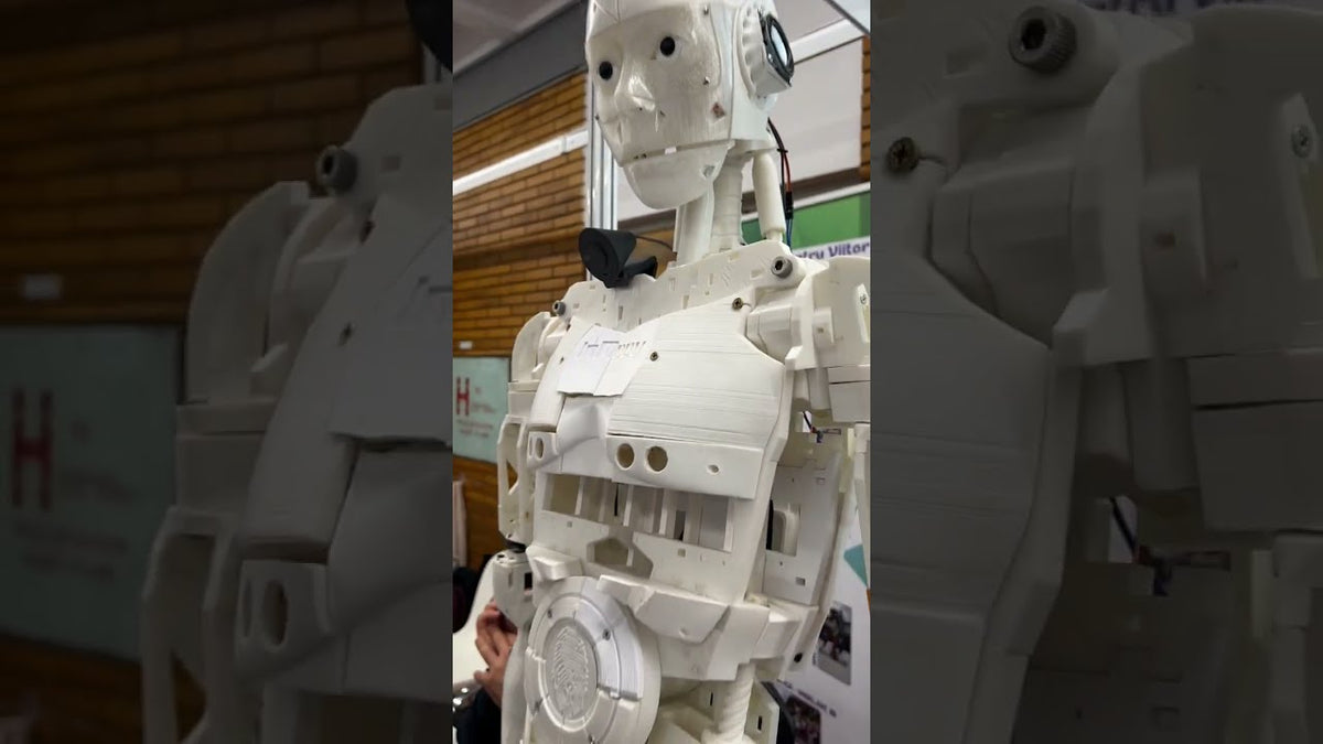 RoboFest: Sute De Roboți De Pe 4 Continente La Politehnică