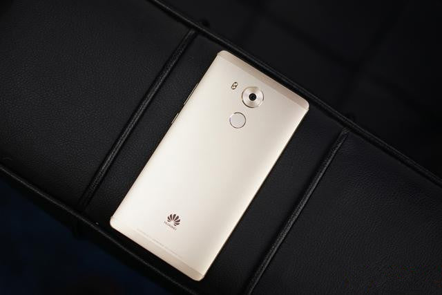 VIDEO - Huawei Mate 8 - Cel mai mare din ”parcare”