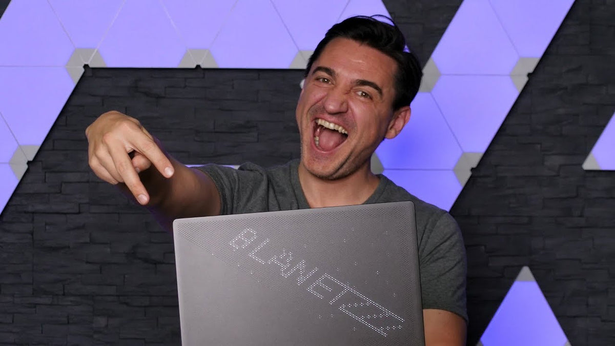 Cel mai cool laptop de gaming - BLĂNETZZZ