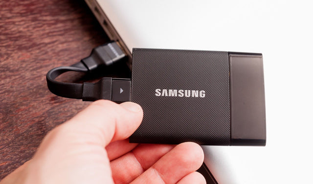 VIDEO - Samsung Portable SSD T1 - un fel de stick pe steroizi