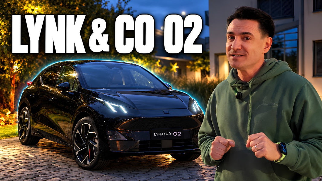 Lynk & Co 02 electric testat de George Buhnici pe stradă, seara, în București